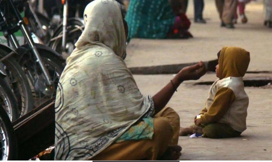 Pakistani beggars deported from Saudi Arabia after being caught begging in Mecca and Medina