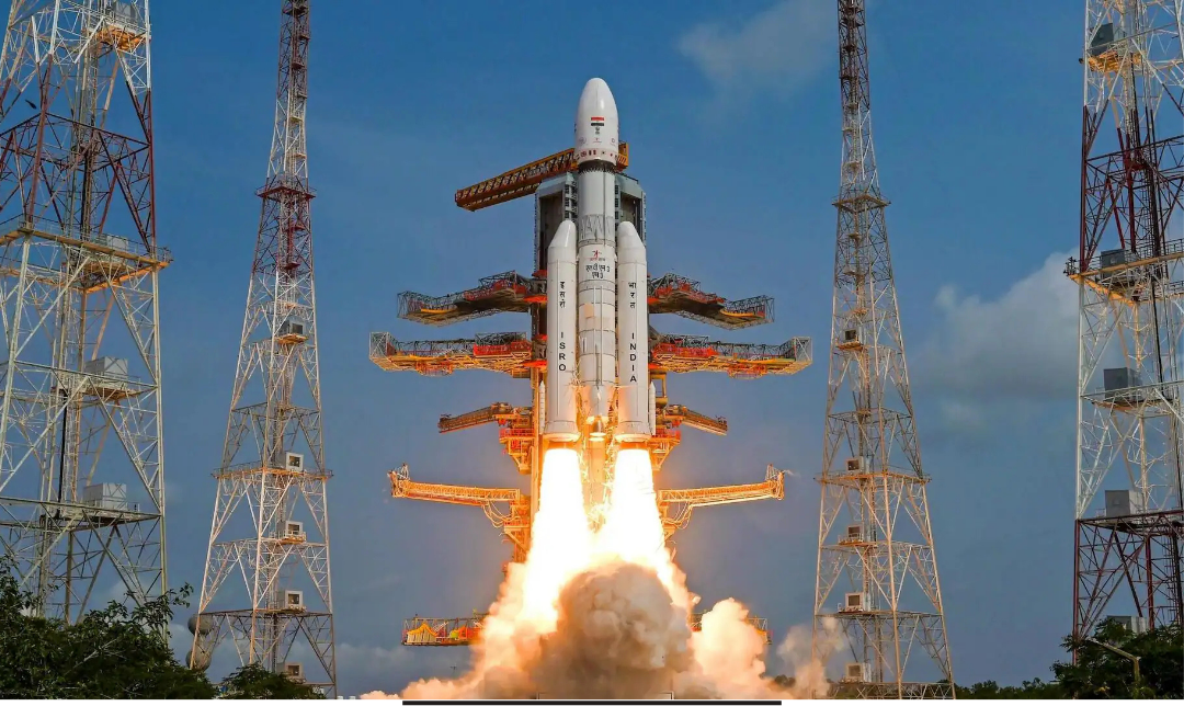 ஸ்ரீஹரிகோட்டாவில் இருந்து புளூபேர்ட் 6 செயற்கைக்கோளை சுமந்த LVM3-M6 ராக்கெட்டை வெற்றிகரமாக ஏவிய இஸ்ரோ