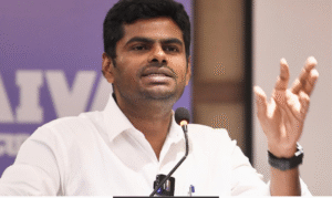 கோவையில் நடைபெற்ற அரசியல் நிகழ்ச்சியில் செய்தியாளர்களிடம் பேசும் பா.ஜ. முன்னாள் மாநில தலைவர் அண்ணாமலை