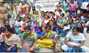 நுங்கம்பாக்கத்தில் பள்ளிக்கல்வித்துறை அலுவலகத்தை முற்றுகையிட்டு போராட்டம் நடத்திய இடைநிலை ஆசிரியர்கள்