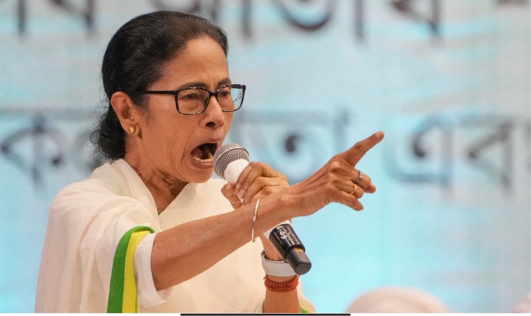 மேற்கு வங்கத்தில் நடைபெற்ற பொதுக்கூட்டத்தில் பேசிய முதல்வர் மம்தா பானர்ஜி