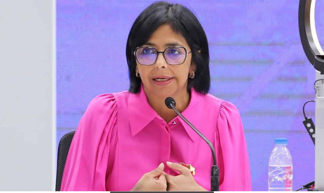 வெனிசுலா அரசியல் நெருக்கடி – அதிபர் நிகோலஸ் மதுரோ கைது, இடைக்கால அதிபராக டெல்சி ரோட்ரிக்ஸ் நியமனம்