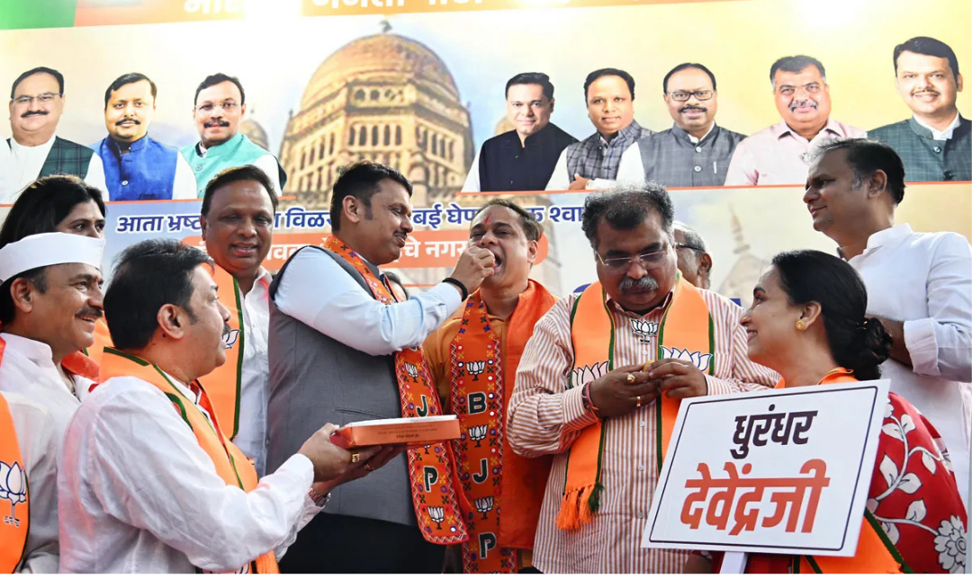 மஹாராஷ்டிரா மாநகராட்சி தேர்தலில் வெற்றி பெற்ற பா.ஜ., கட்சியினர் கொண்டாட்டம்.