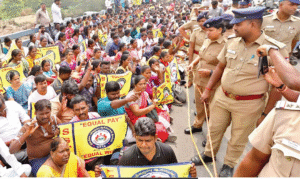 சென்னையில் டி.பி.ஐ. வளாகத்தை முற்றுகையிட்டு போராட்டம் நடத்திய இடைநிலை ஆசிரியர்கள்