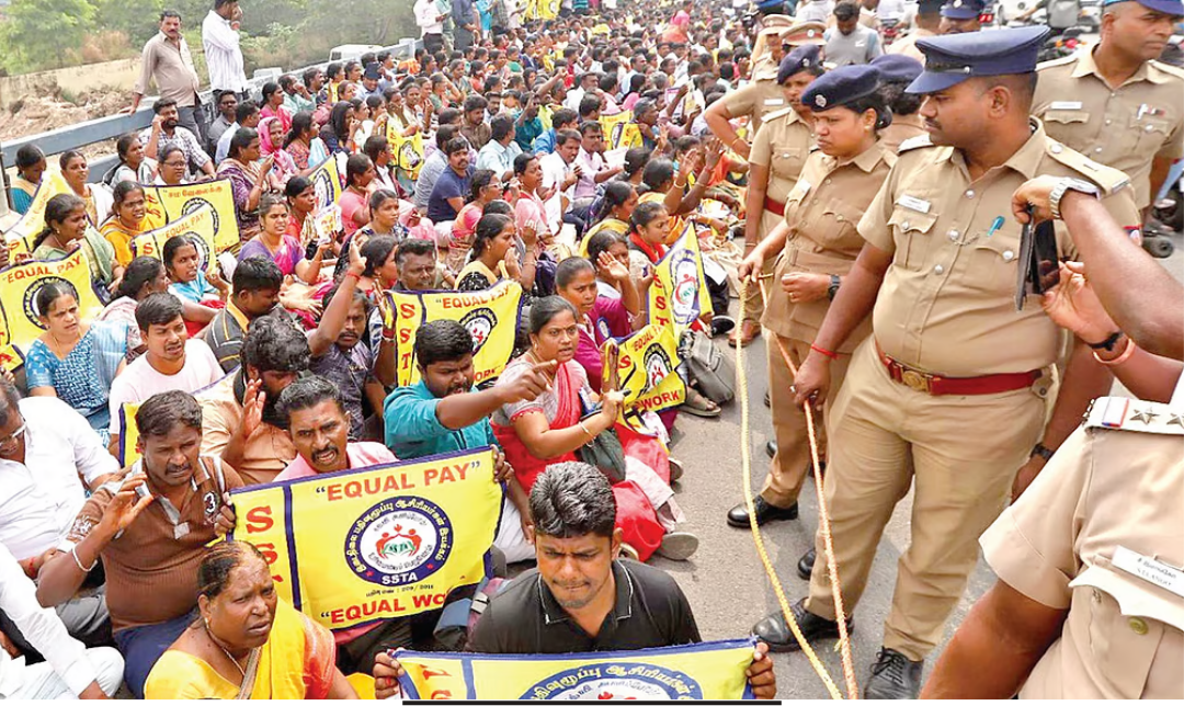 சென்னையில் டி.பி.ஐ. வளாகத்தை முற்றுகையிட்டு போராட்டம் நடத்திய இடைநிலை ஆசிரியர்கள்