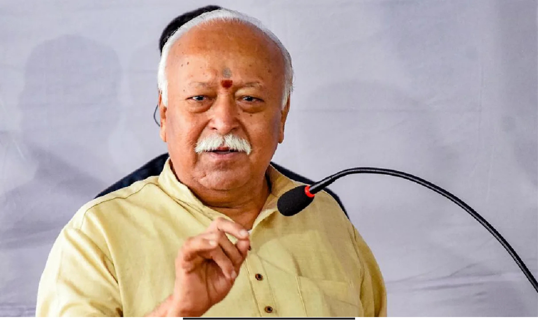 சத்தீஸ்கரில் நடைபெற்ற ஹிந்து சம்மேளன நிகழ்வில் சமூக நல்லிணக்கம் குறித்து பேசும் ஆர்.எஸ்.எஸ் தலைவர் மோகன் பாகவத்