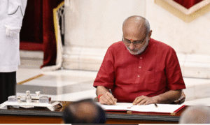 சென்னையில் நடைபெற்ற பட்டமளிப்பு விழாவில் மாணவர்களுக்கு பட்டம் வழங்கி உரையாற்றிய துணை ஜனாதிபதி சி.பி. ராதாகிருஷ்ணன்