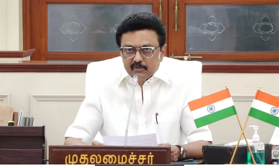 அரசு ஊழியர்கள் மற்றும் ஆசிரியர்களுக்கான புதிய உறுதியளிக்கப்பட்ட ஓய்வூதியத் திட்டத்தை முதல்வர் ஸ்டாலின் அறிவித்த செய்தி