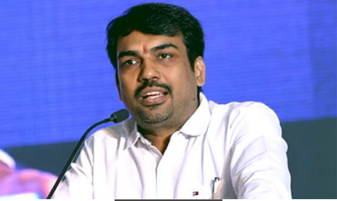 கோவையில் நடைபெற்ற பாஜ தொழில் வல்லுனர் கருத்தரங்கில் உரையாற்றும் ரங்கராஜ் பாண்டே