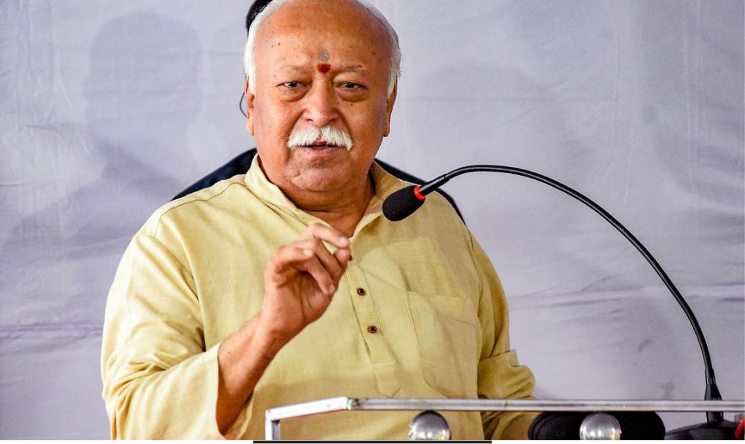 மதுராவில் நடைபெற்ற நிகழ்ச்சியில் ஹிந்து ஒற்றுமை குறித்து பேசும் ஆர்.எஸ்.எஸ். தலைவர் மோகன் பாகவத்