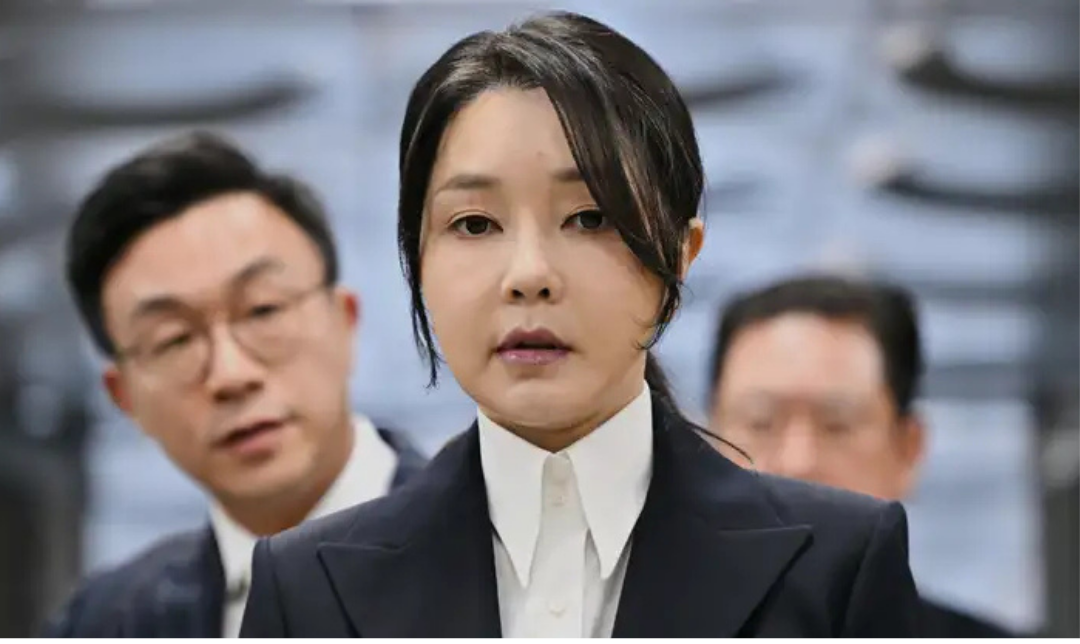 ஊழல் வழக்கில் தண்டனை பெற்ற தென்கொரிய முன்னாள் அதிபர் மனைவி கிம் கியோன்-ஹீ