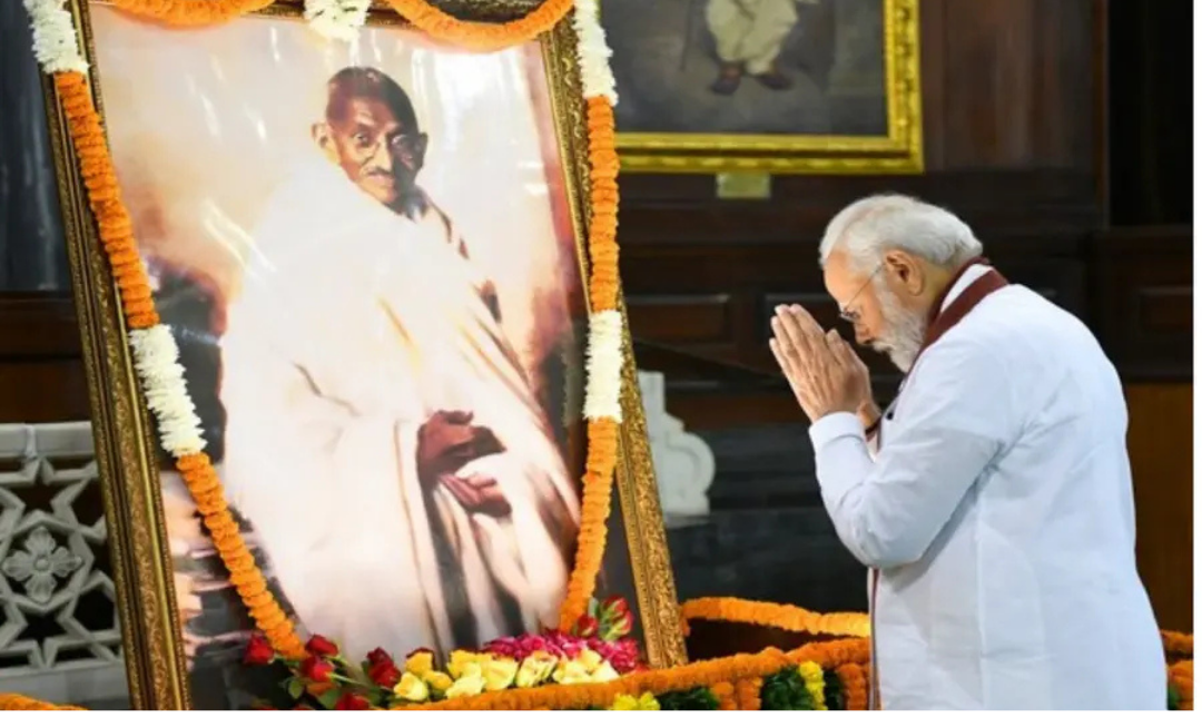 மகாத்மா காந்தி நினைவு தினத்தில் சுதேசி கொள்கை குறித்து பிரதமர் மோடி கருத்து