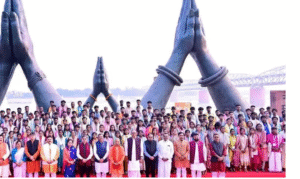 காசி தமிழ்ச் சங்கமத்தில் பங்கேற்ற நாமக்கல் மாணவர் பிரகாஷ் பழனிவேலுக்கு பாராட்டு தெரிவித்த பிரதமர் மோடி.