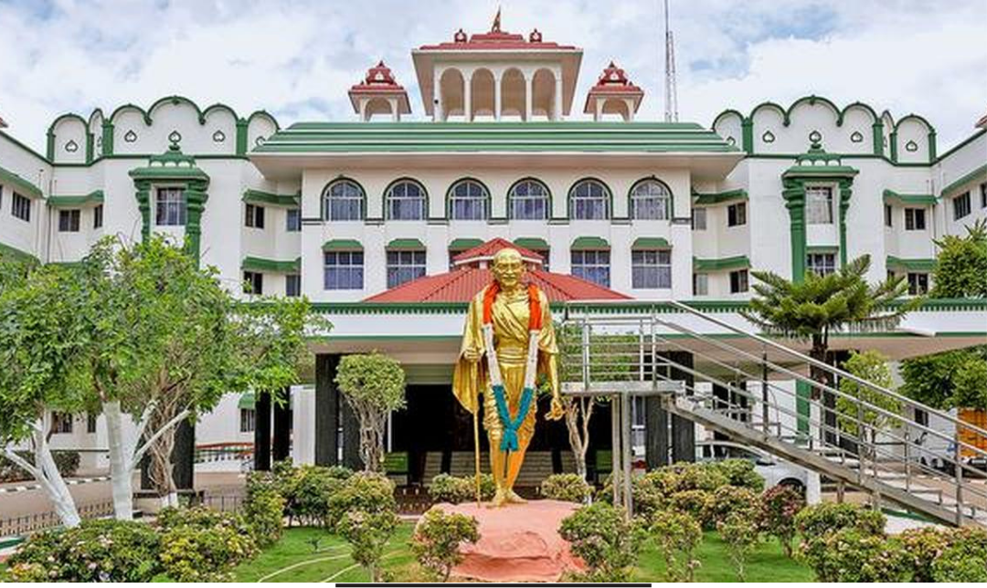 அரசு பள்ளி மாணவர்கள் தொடர்பான வழக்கில் உத்தரவு வழங்கிய உயர்நீதிமன்ற மதுரை கிளை