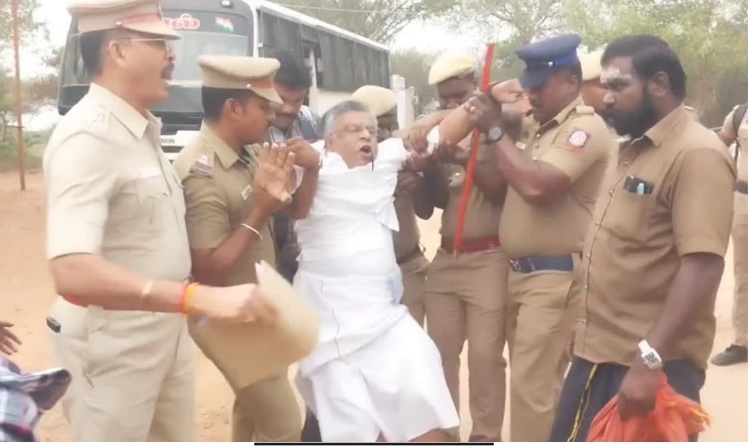 “திருப்பூரில் அரசு நிலத்தில் கட்டப்பட்டதாக கூறப்படும் முருகன் கோயில் அகற்றத்திற்கு எதிராக நடைபெற்ற போராட்டம்”