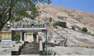 திருப்பரங்குன்றம் மலையில் தீபத் தூணில் அணையா தீபம் ஏற்றுவது தொடர்பான வழக்கை விசாரிக்கும் உச்ச நீதிமன்றம்