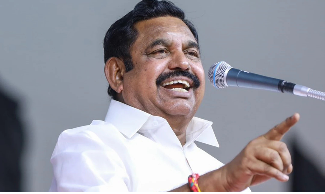 மதுராந்தகம் பொதுக்கூட்டத்தில் உரையாற்றும் அதிமுக பொதுச்செயலாளர் எடப்பாடி கே. பழனிசாமி