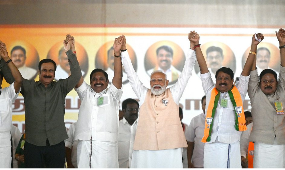 மதுராந்தகத்தில் நடைபெற்ற தேசிய ஜனநாயக கூட்டணி பொதுக்கூட்டத்தில் உரையாற்றும் பிரதமர் நரேந்திர மோடி