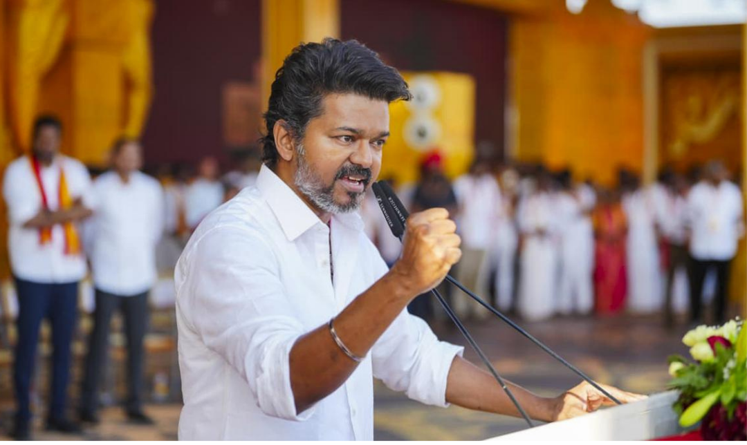 மாமல்லபுரத்தில் நடைபெற்ற த.வெ.க. செயல்வீரர்கள் கூட்டத்தில் உரையாற்றும் தலைவர் விஜய்