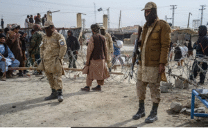 ஆப்கானிஸ்தான்–பாகிஸ்தான் டியூரண்ட் கோடு எல்லைப் பகுதியில் பாதுகாப்பு படைகள்.