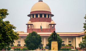 மஜ்னு கா திலா பகுதியில் வசிக்கும் பாகிஸ்தானில் இருந்து குடிபெயர்ந்த தலித் ஹிந்து குடும்பங்கள் வெளியேற்றம் தொடர்பான உச்ச நீதிமன்ற உத்தரவு