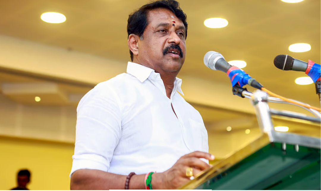 நயினார் நாகேந்திரன் செய்தியாளர்களிடம் பேசிய போது எடுத்த புகைப்படம்