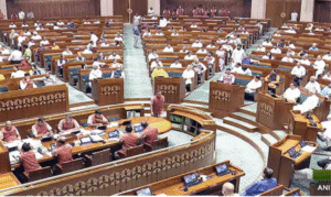 மக்களவையில் எதிர்க்கட்சித் எம்பிக்கள் முழக்கத்தில் சபை அமர்வு முடங்கிய காட்சி