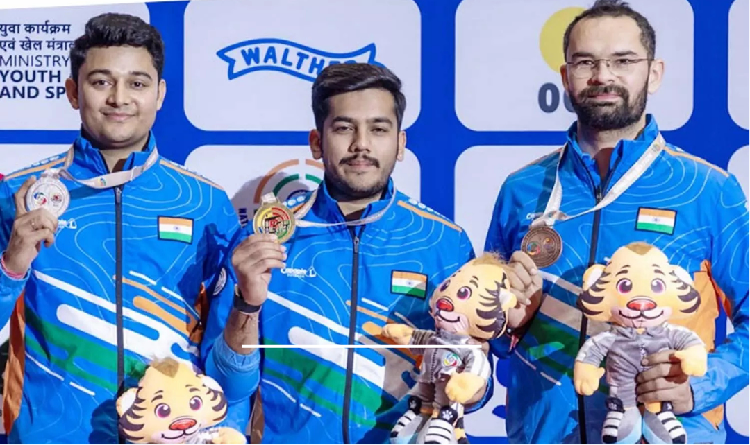 ஆசிய துப்பாக்கிச் சுடுதல் போட்டியில் தங்கம் வென்ற இந்திய வீரர் தோமர் பற்றிய செய்தி.