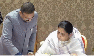 மஹாராஷ்டிரா துணை முதல்வராக பதவியேற்ற சுனேத்ரா பவார்