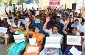 பணி நிரந்தரம், காலமுறை ஊதியம் உள்ளிட்ட கோரிக்கைகளை வலியுறுத்தி சென்னையில் ஆசிரியர்கள் மற்றும் பல்வேறு துறை ஊழியர்கள் போராட்டங்களில் ஈடுபட்டனர். மின்வாரிய ஒப்பந்த ஊழியர்கள் ஆர்ப்பாட்டத்தில் மூவர் மயக்கமடைந்தனர்.