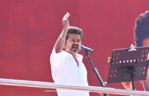 தமிழக அரசை விமர்சித்து, நகராட்சித் துறை ஊழல் விவகாரம் குறித்து அறிக்கை வெளியிட்ட விஜய் தொடர்பான செய்தி காட்சி.