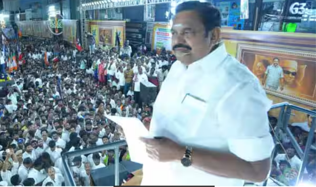 அம்பத்தூரில் நடைபெற்ற பிரசார பொதுக்கூட்டத்தில் உரையாற்றும் அதிமுக பொதுச்செயலாளர் இபிஎஸ்.