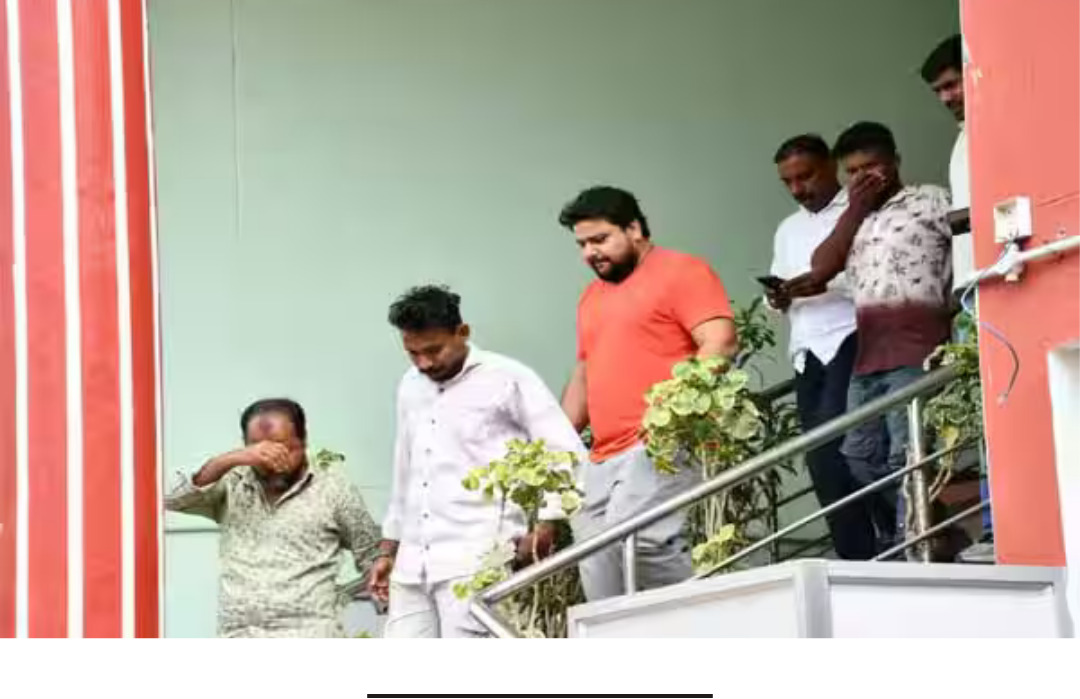 தமிழகம் மற்றும் மேற்கு வங்கத்தில் கைது செய்யப்பட்ட எட்டு வங்கதேசத்தினரிடம் டில்லி போலீசார் பயங்கரவாத தொடர்பு கோணத்தில் விசாரணை நடத்தி வருகின்றனர்.