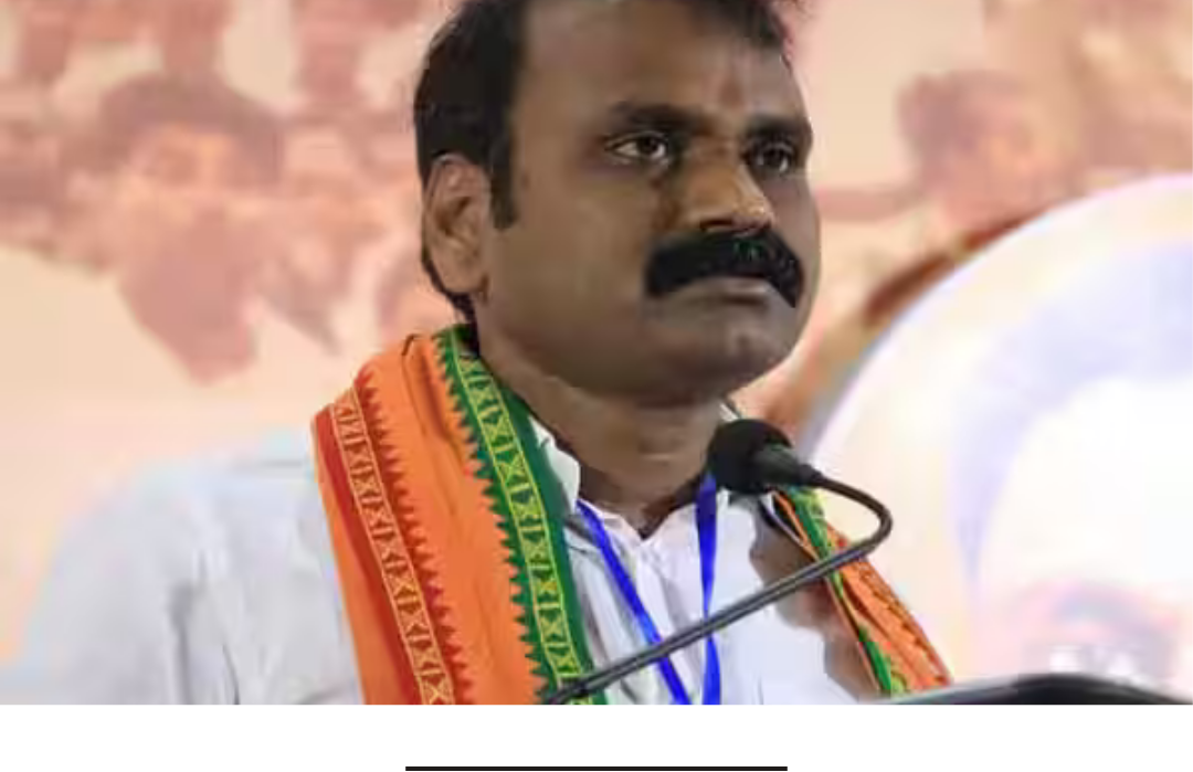 திருப்பரங்குன்றம் கார்த்திகை தீபம் மற்றும் இரட்டை இன்ஜின் அரசு குறித்து மதுரையில் மத்திய அமைச்சர் முருகன் கருத்து தெரிவித்தார்.