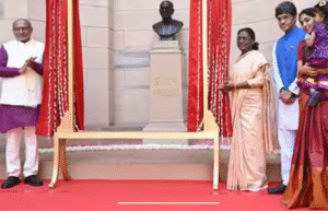 ஜனாதிபதி மாளிகையில் திறந்து வைக்கப்பட்ட ராஜாஜி மார்பளவு சிலை