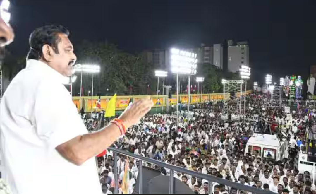 மதுரவாயலில் தேர்தல் பிரசார கூட்டத்தில் உரையாற்றும் அதிமுக பொதுச்செயலாளர் இபிஎஸ் காட்சி