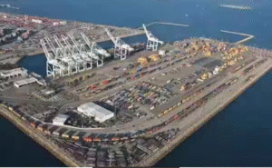 ஈரானின் சபாஹார் துறைமுகம் மற்றும் வெளியுறவுத்துறை அமைச்சர் அப்பாஸ் அராச்சி தொடர்பான காட்சி.