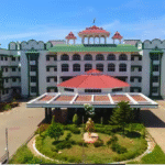 உயர்நீதிமன்ற மதுரை கிளை கட்டிடம் மற்றும் நீதிமன்ற அமர்வு காட்சி.