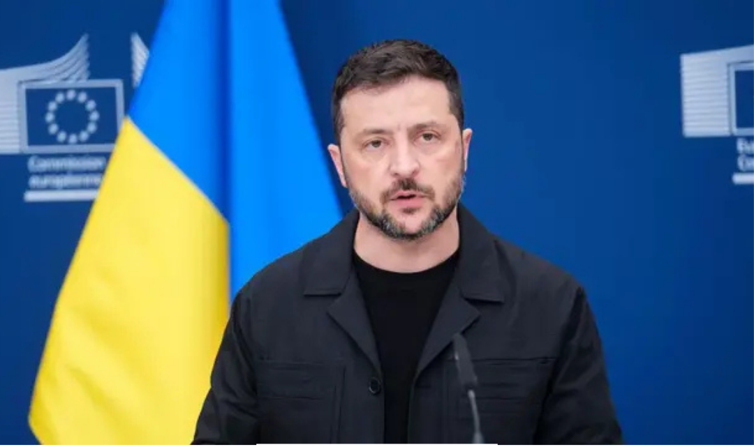 உக்ரைன் அதிபர் ஸெலென்ஸ்கி செய்தியாளர்களிடம் அமெரிக்காவின் ஜூன் கால அட்டத்தில் போர் முடிக்கும் அழுத்தம் பற்றி விளக்குகிறார்.