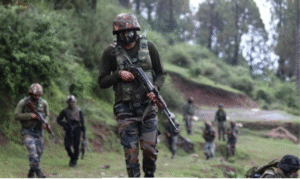 சத்தீஸ்கர் பஸ்தார் பகுதிகளில் பாதுகாப்பு படைகள் எதிர்ப்பு நடவடிக்கையின் போது 51 நக்சலைட்டுகள் சரண் அடைவது.