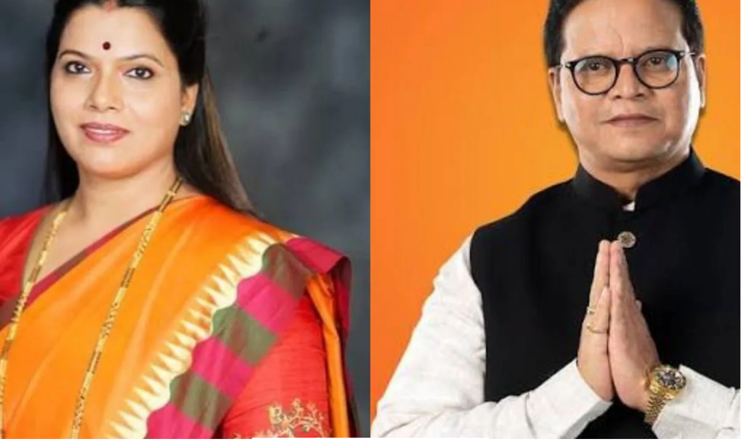 மும்பை மாநகராட்சியின் புதிய மேயராக பா.ஜே கவுன்சிலர் ரிது தாவ்டே நடந்து செல்கிறார்.