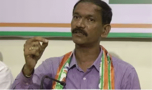 கிரிஷ் ஷோடங்கர், திமுகவுக்கு எதிராக காங்கிரஸ் ஆதரவில் பேசுகிறார்.