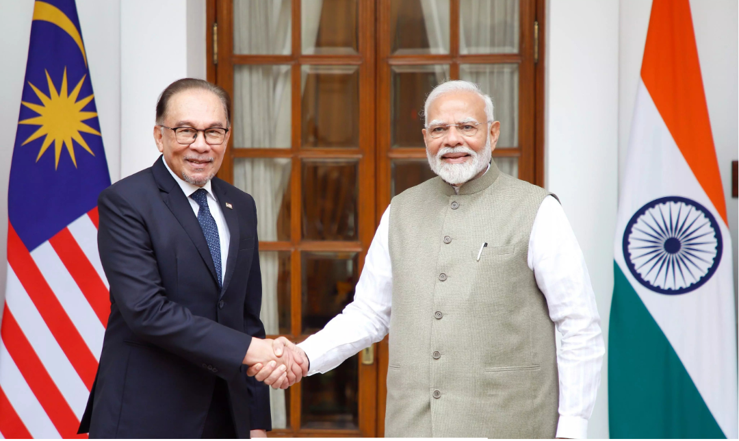 மலேசியா-இந்தியா உச்சி சந்திப்பில் பிரதமர் மோடி மற்றும் அன்வர் இப்ராஹிம் முக்கிய ஒப்பந்தங்களுக்கு கையெழுத்திட்டத் தருணம்.