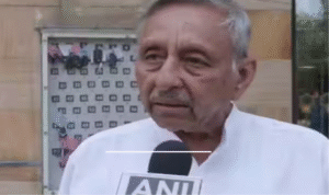 திருவனந்தபுரத்தில் நிருபர்களிடம் பேசிய மணிசங்கர் அய்யர்.