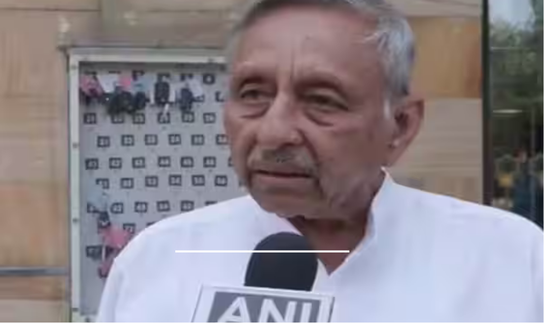 திருவனந்தபுரத்தில் நிருபர்களிடம் பேசிய மணிசங்கர் அய்யர்.