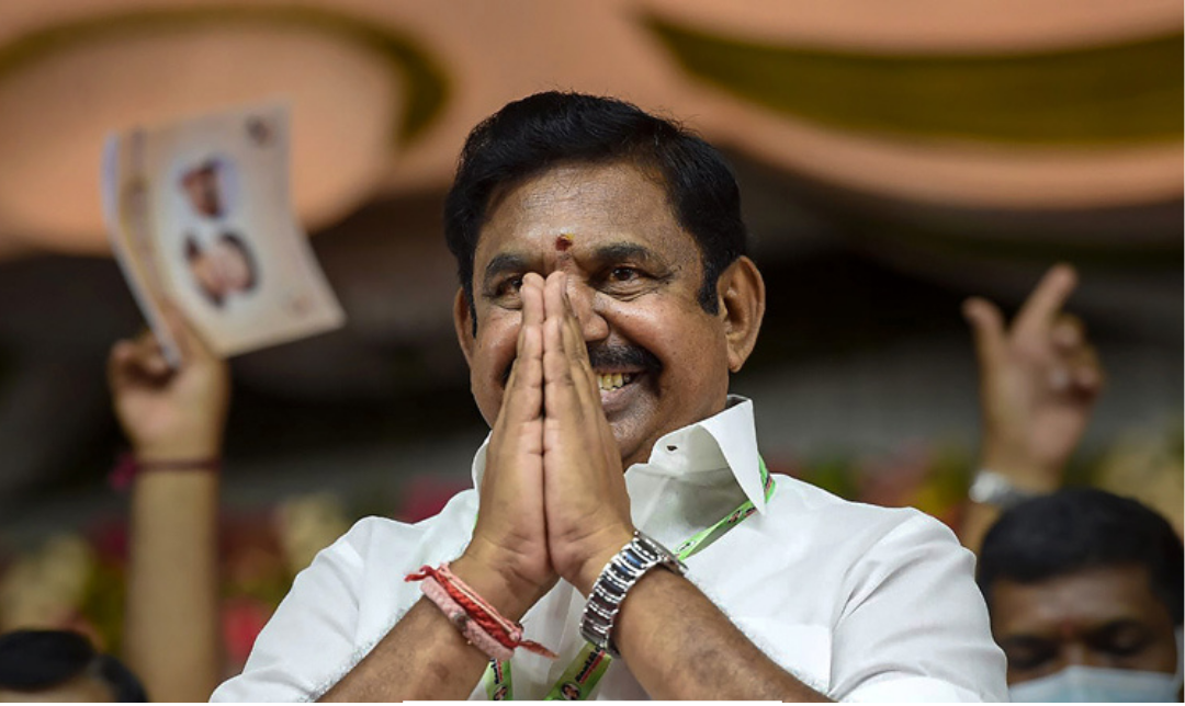 திருச்சி விமானநிலையத்தில் பிரசாரத் தொடர்பான பேச்சில் எடப்பாடி பழனிச்சாமி திமுக-காங்கிரஸ் கூட்டணி குறித்து கருத்து தெரிவிக்கிறார்.