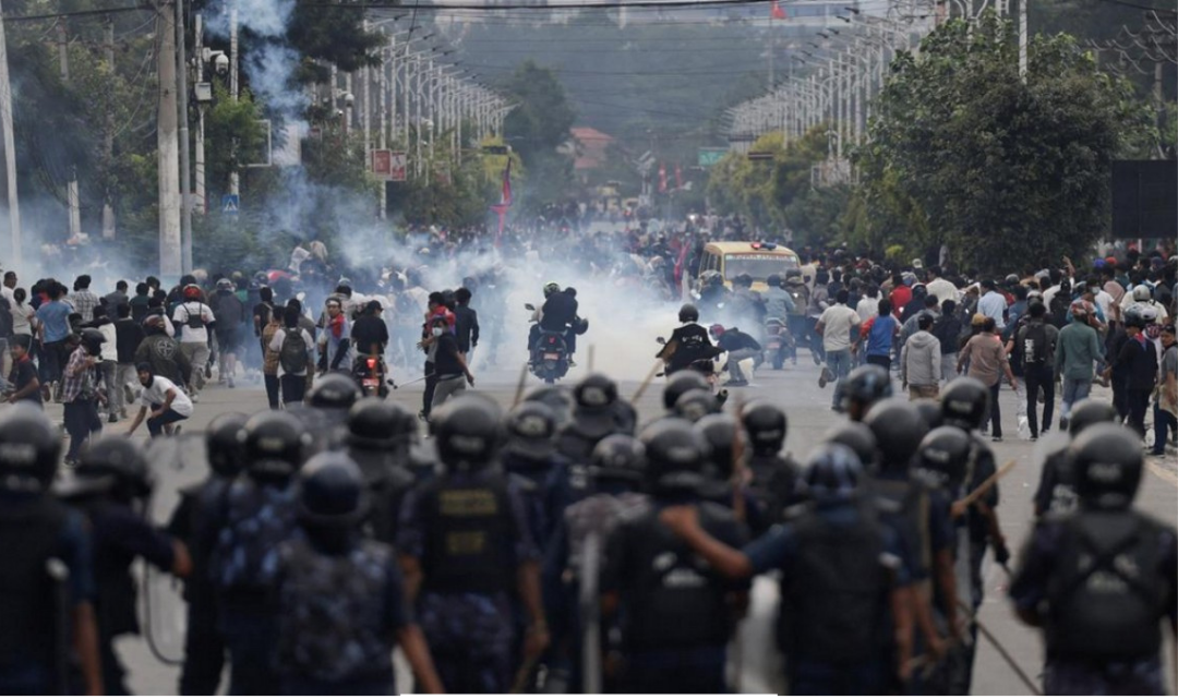 சமூக ஊடக மசோதாவுக்கு எதிராக போராட்டம் நடத்திய நேபாள இளைஞர்கள்