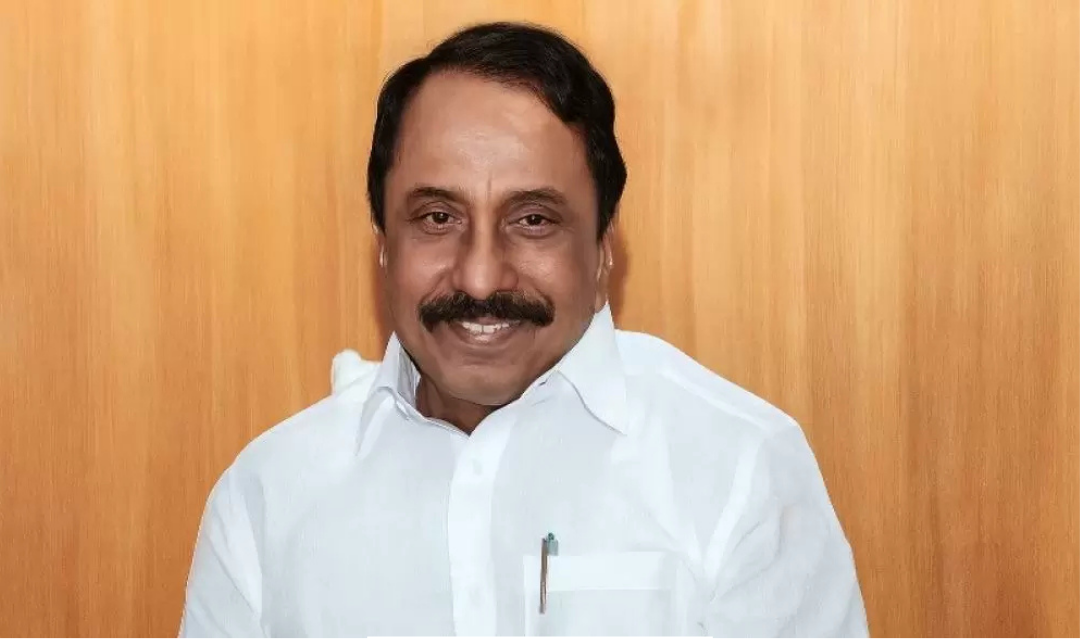 TVK தலைமை ஒருங்கிணைப்பாளர் செங்கோட்டையன், அ.தி.மு.க. பற்றி கடுமையான கருத்து தெரிவிக்கிறார்.