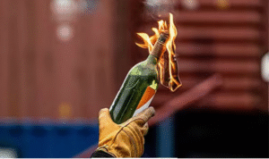 மதுரை ஜீவா நகரில் பெட்ரோல் குண்டு வீசிய சம்பவம் தொடர்பாக கைது செய்யப்பட்ட பள்ளி மாணவர்கள்