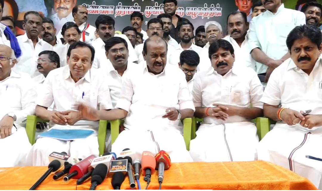 சென்னையில் நடைபெற்ற அ.தி.மு.க. மாவட்டச் செயலர்கள் கூட்டத்தில் பேசிய எடப்பாடி பழனிசாமி